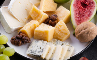Cómo presentar tapas de queso curado de cabra en una reunión informal
